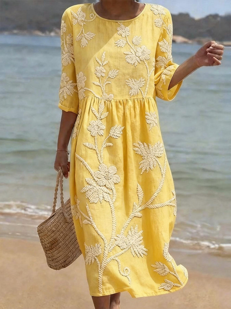Abito casual da donna con stampa floreale.