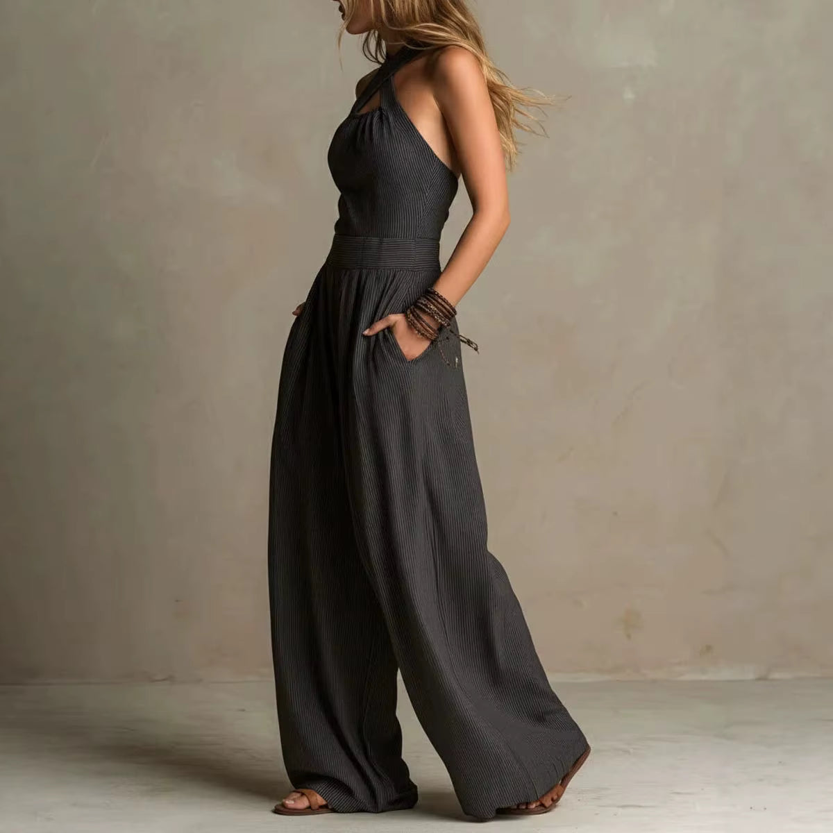Arianna | Tuta elegante con scollo incrociato