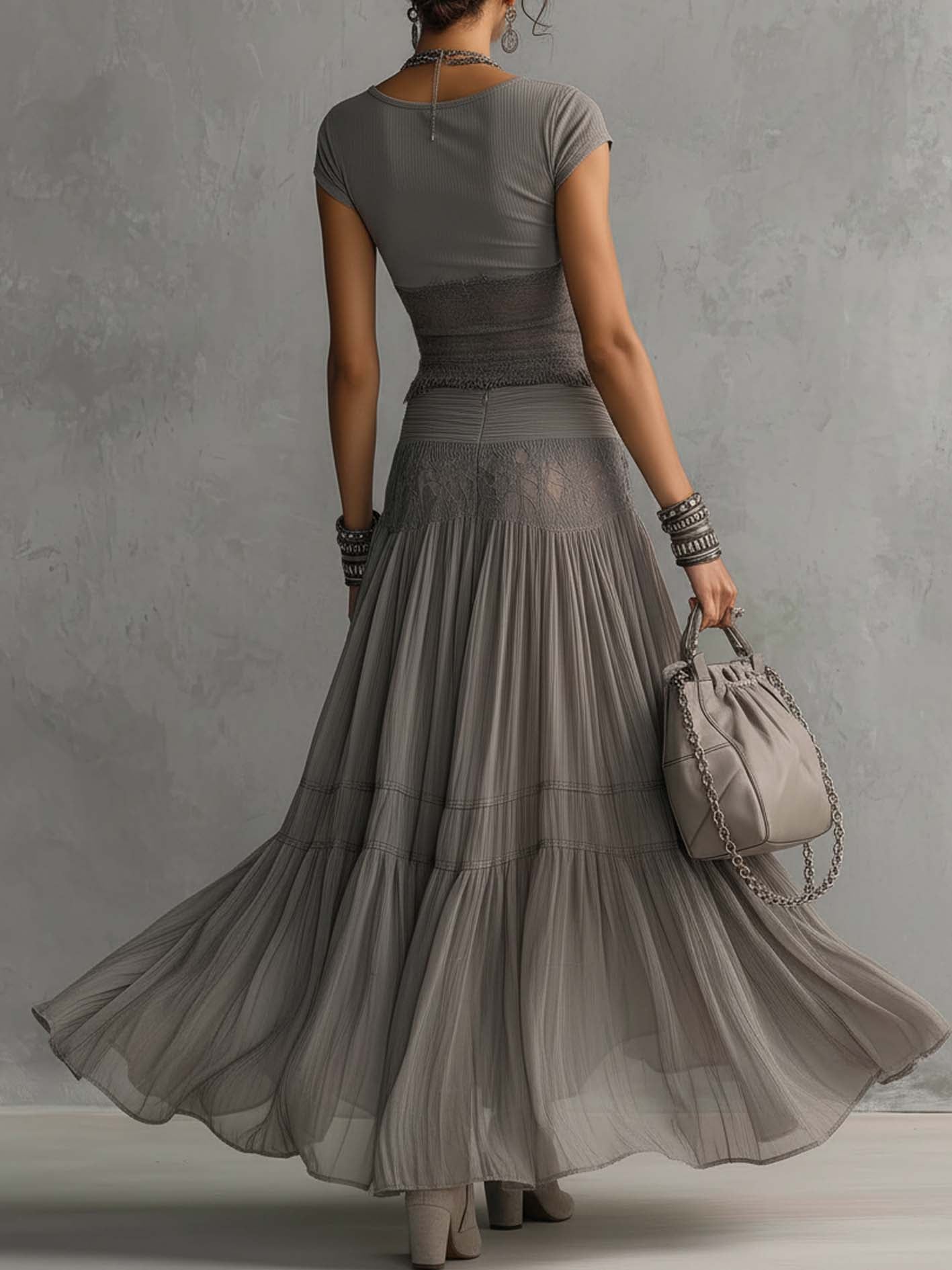Ludovica | Completo elegante in pizzo e gonna plissettata